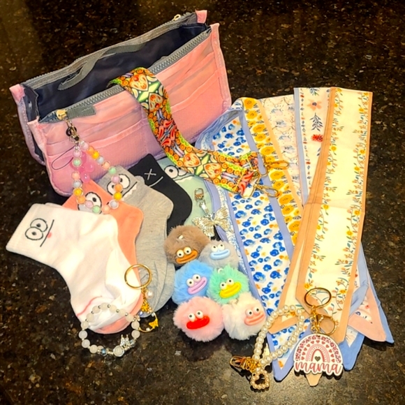 The Happy Bundle Over 25 Pieces - Picture 3 of 11